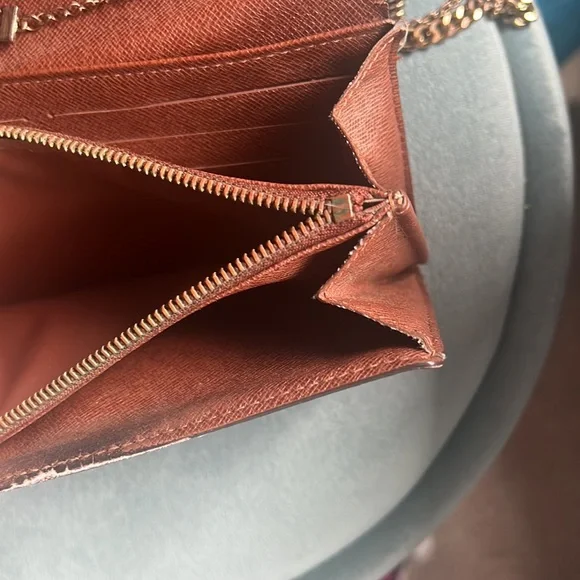 Louis Vuitton Sarah Wallet - Picture 9 of 12